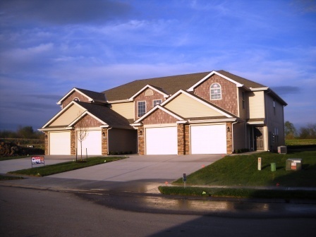 Three bedroom townhouse in Fox Creek with 1 car garage! – photo 1