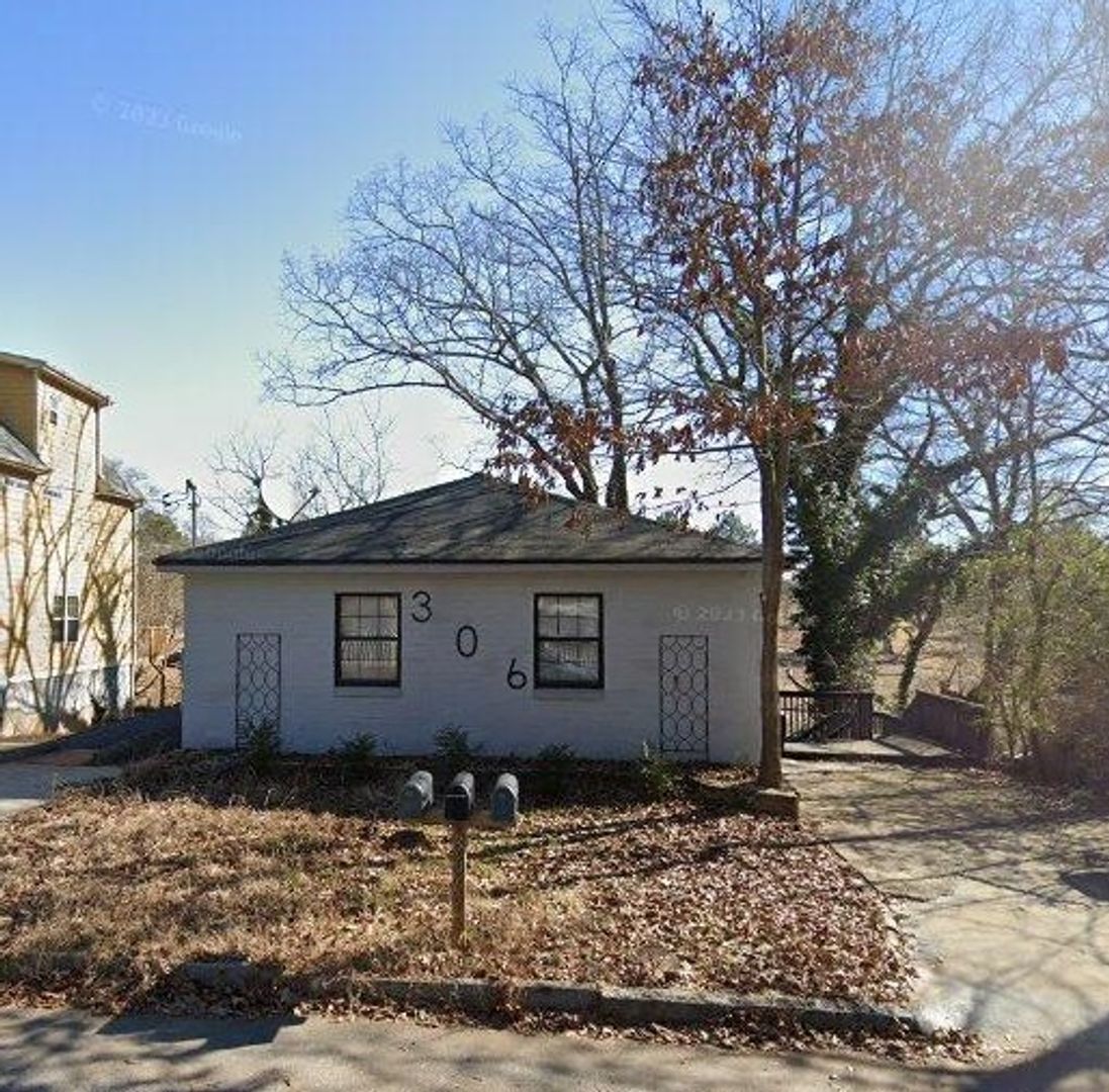 ATLANTA Apartment: 306 HENRY AARON AVE. S.W.