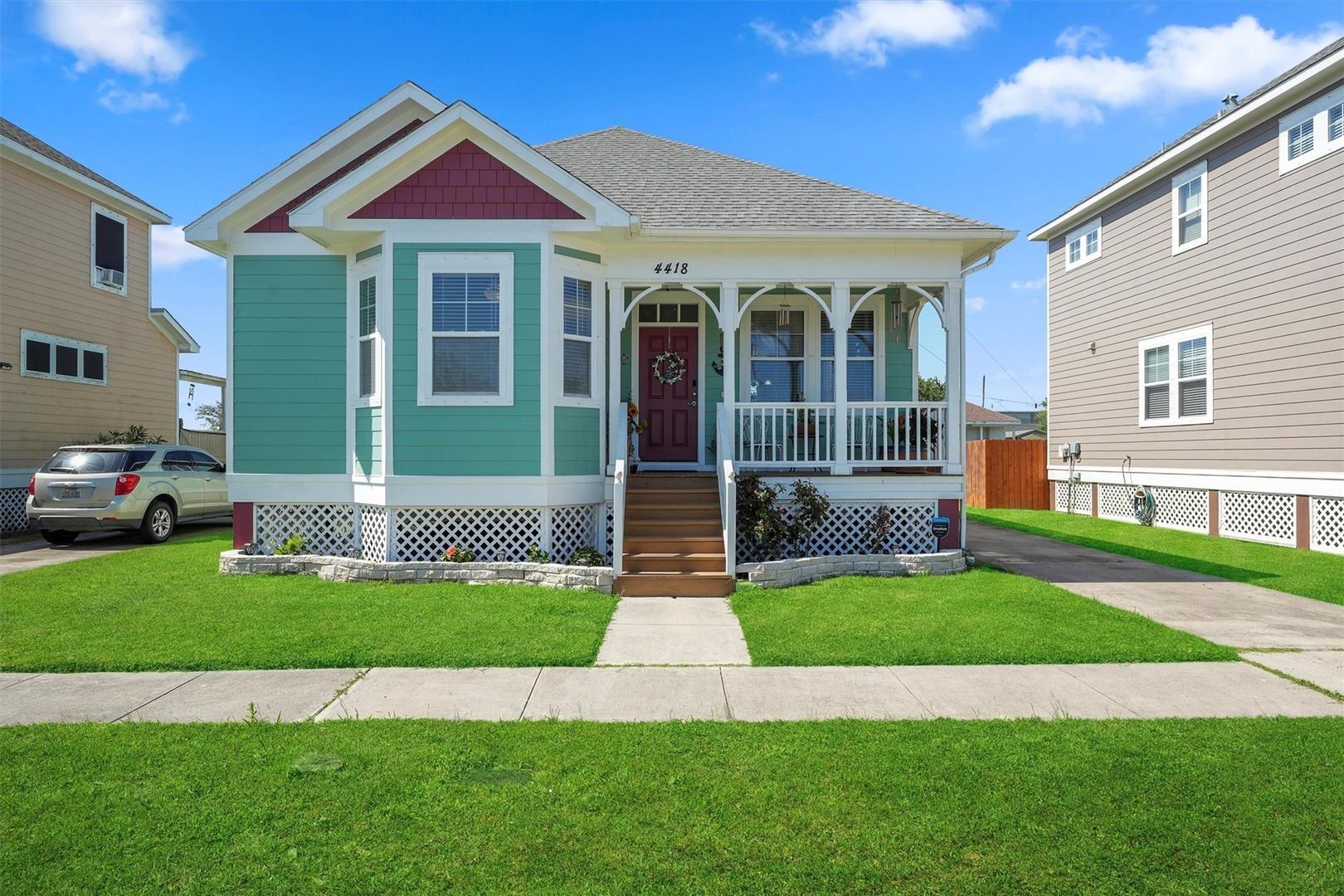 Galveston House: 4418 N Live Oaks Circle