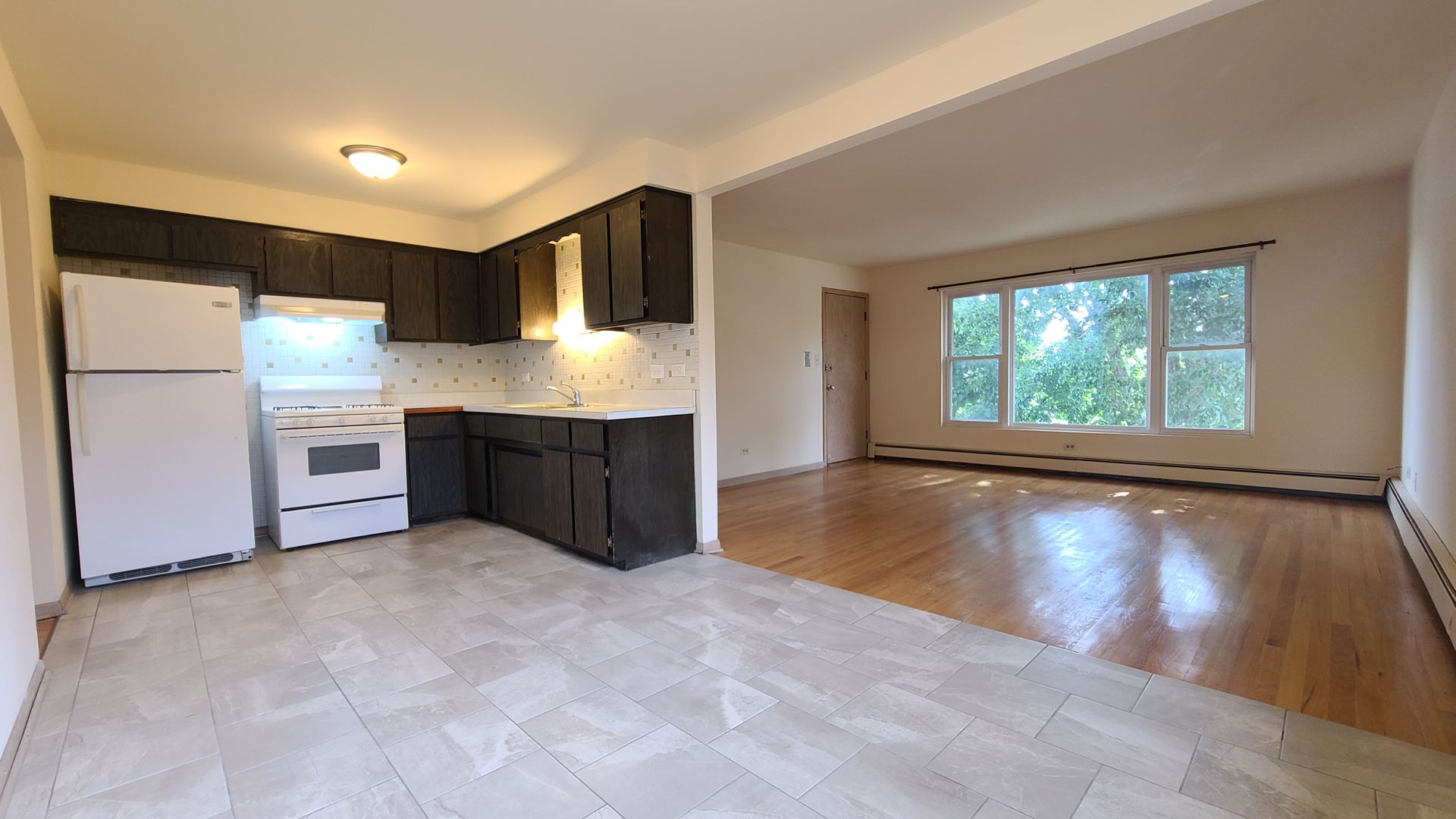 Oak Lawn Apartment: 10435 S Keating Ave