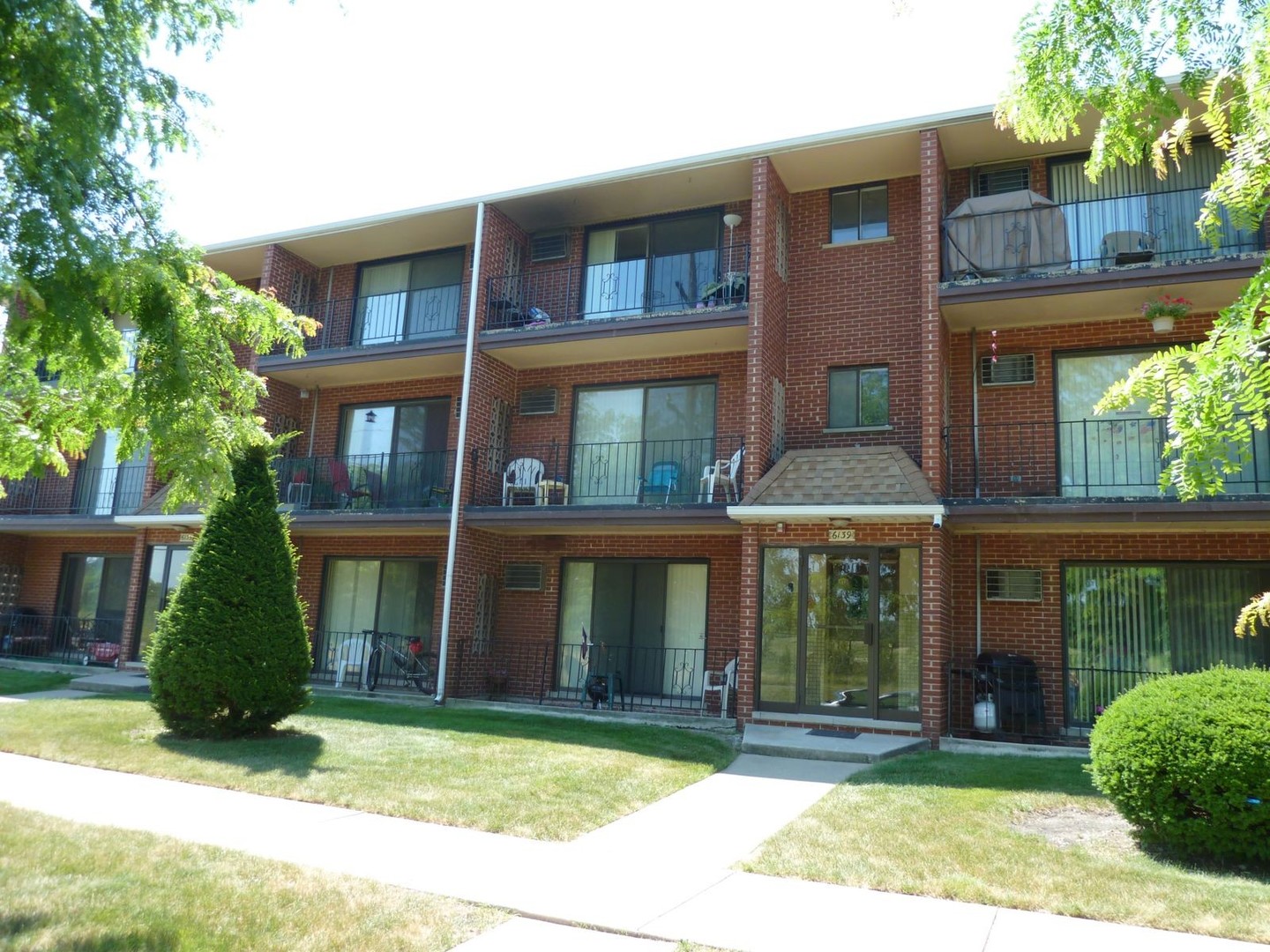 Chicago Ridge Apartment: 6135-39 W 103rd St