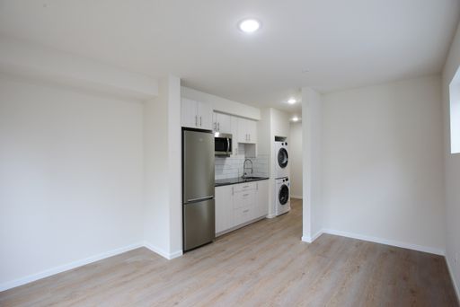 North Greenlake LIcton springs area studio – photo 1