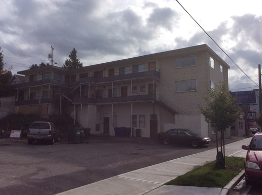 Spacious 1 Bedroom Apartment Located In Greenwood! – photo 1