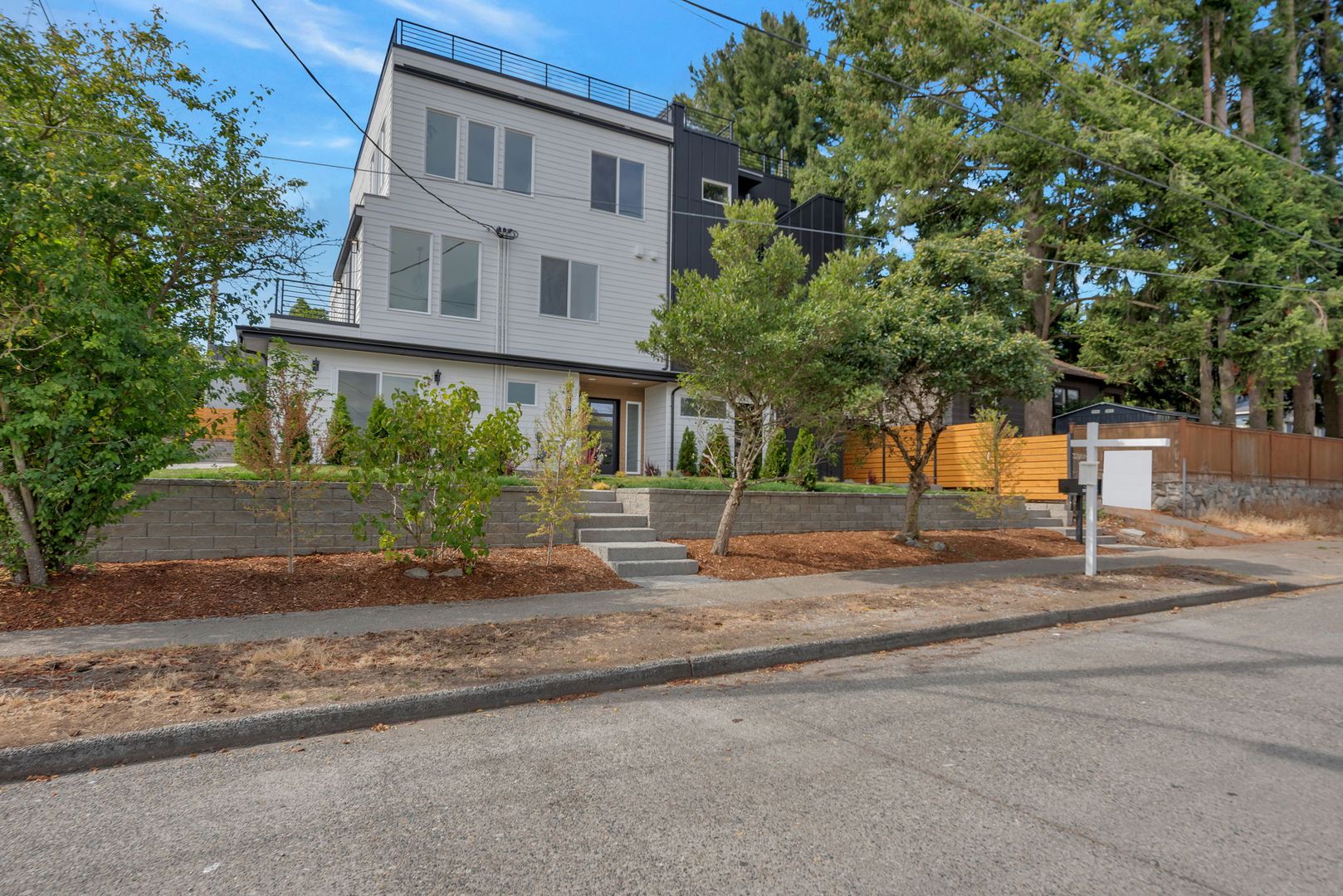 Seattle Townhome: 9815 Linden Ave