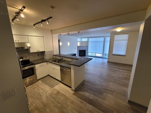 Spacious Kirkland Central Condo for Rent. – photo 1