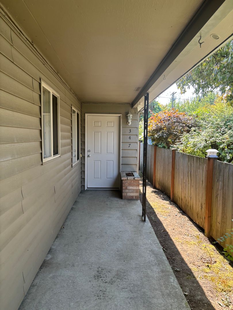 Seattle Apartment: 345-347 NW 46th St