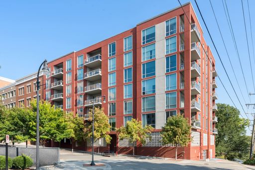 Spacious Downtown Condo with Style and Convenience! – photo 1