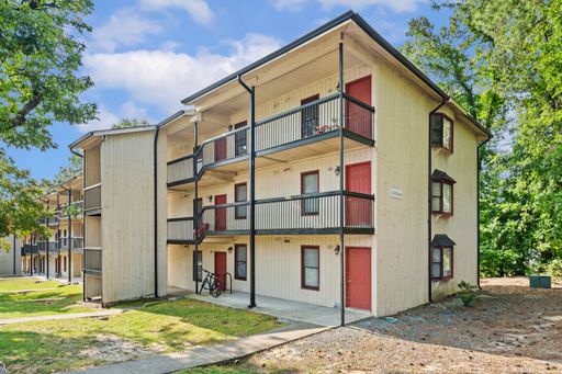 311 Swift Avenue 302 - 3rd Floor unit Available now! – photo 1