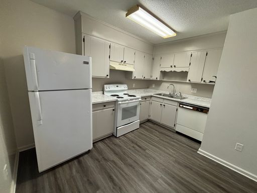 909 Hampton - Unit 1B - Available now! ✨ Free 2-Week Move-In Special ✨