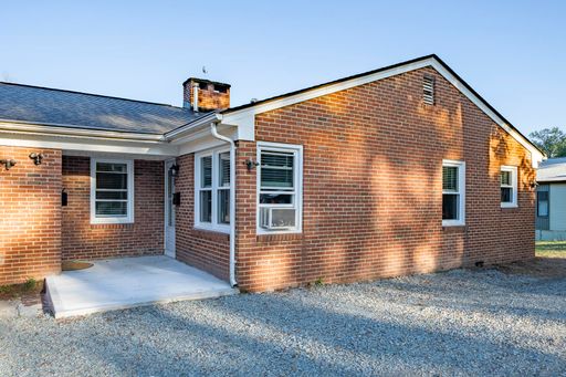 1605-B W. Club Blvd - Available now! – photo 1