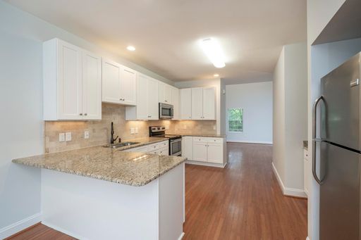 Spacious 3BR/3BA Near Duke & Ninth Street – 2 Weeks FREE! – photo 1