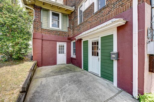 802 Kent St. Apt B - Available now. – photo 1