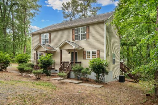 202 Allen St. Apt B - Available now! Move In & Get 2 Weeks Free