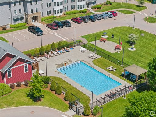 Large 2 Bedroom Apartment on the 1st Floor