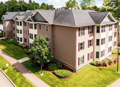 Corner 2 Bed, 2 Bath Apartment with Wood Views