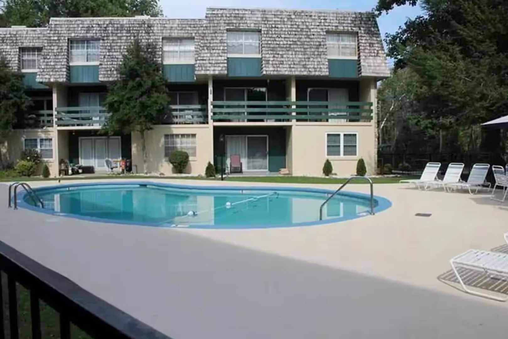 Gatlinburg Condo: 260 Roaring Fork Road 208B