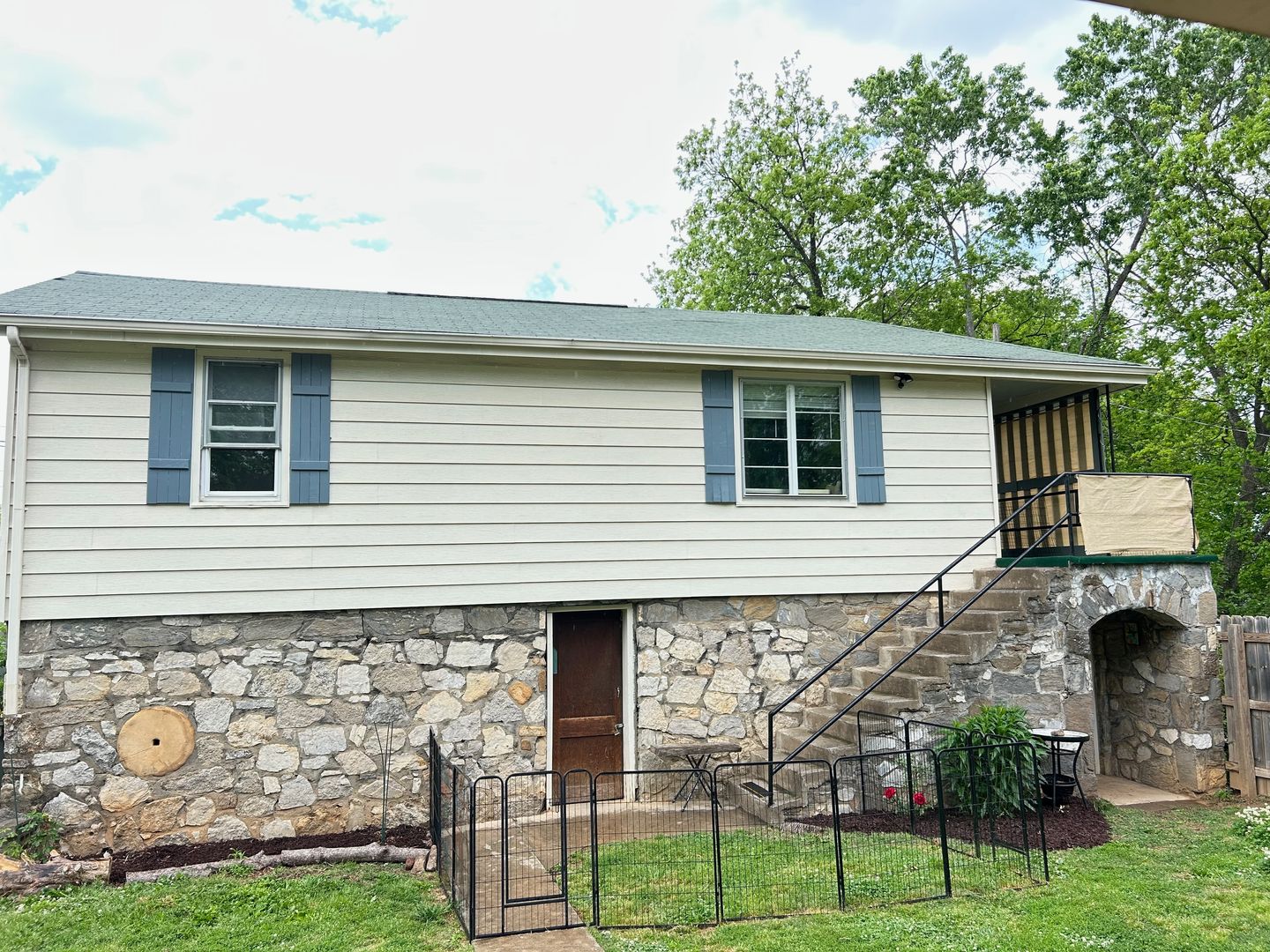 Newport House: 154 Mulberry Street
