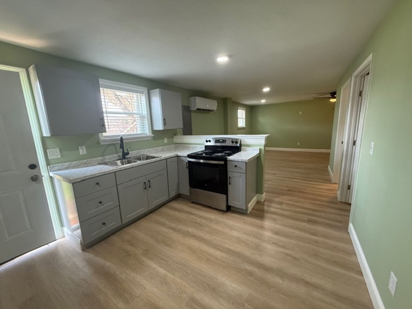 Pigeon Forge Apartment: 317-319 Dollywood Lane