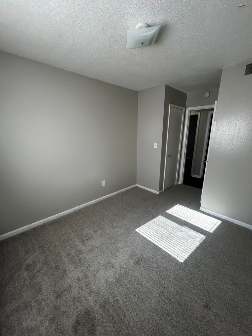1411 W Maple Avenue — 5