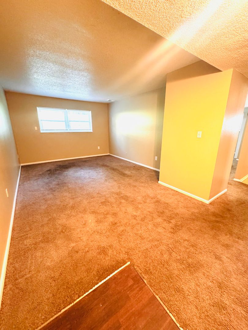 1413 W Maple Avenue — 4