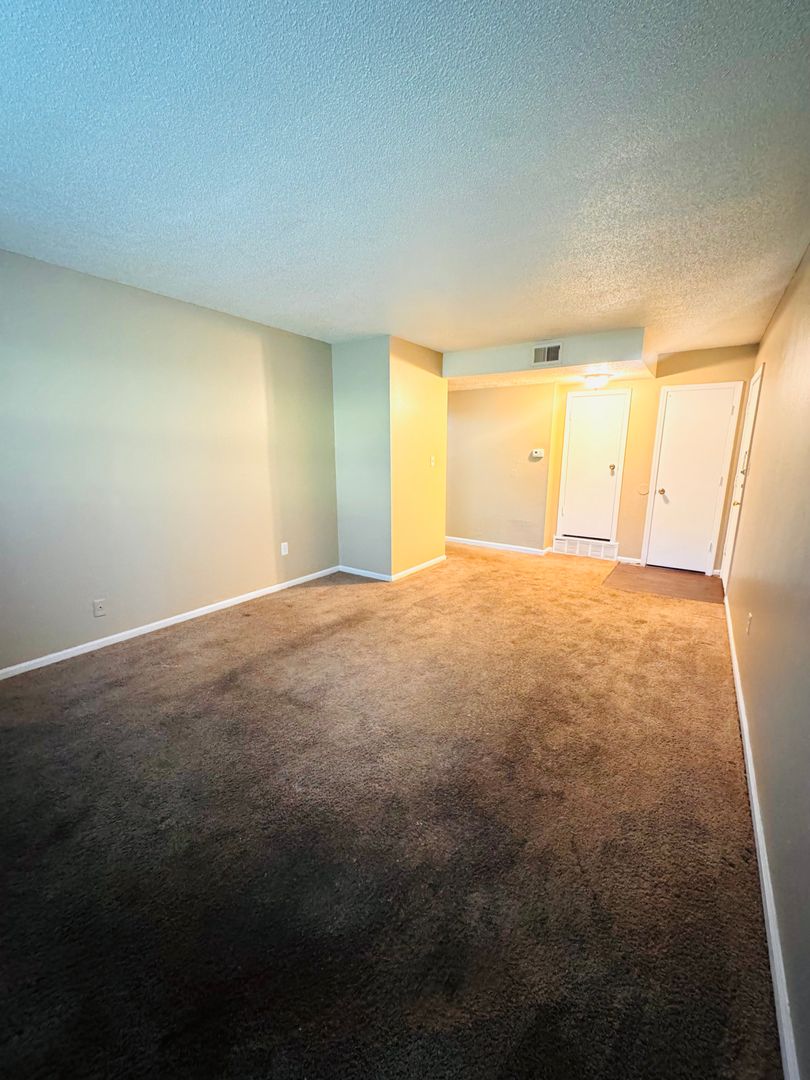 1413 W Maple Avenue — 3