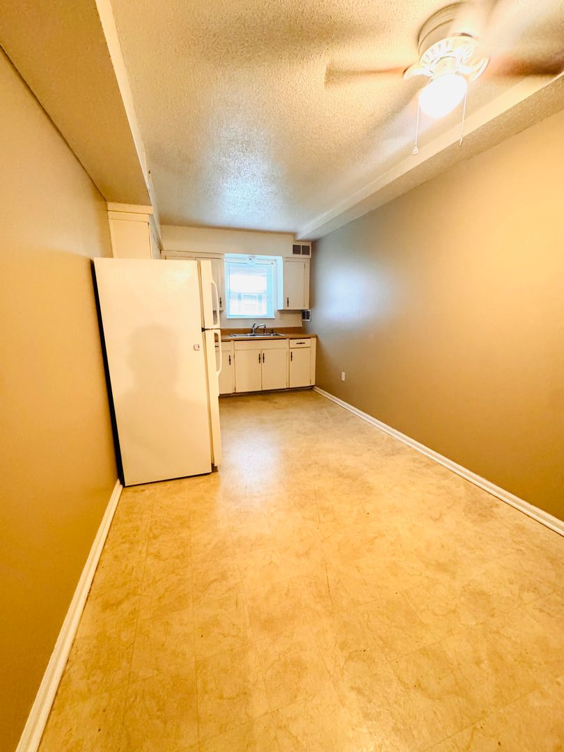 1413 W Maple Avenue — 5