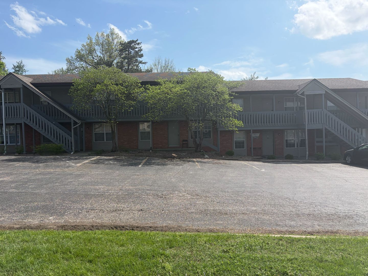 Columbia Apartment: 2404-2406-2408 Whitegate Drive