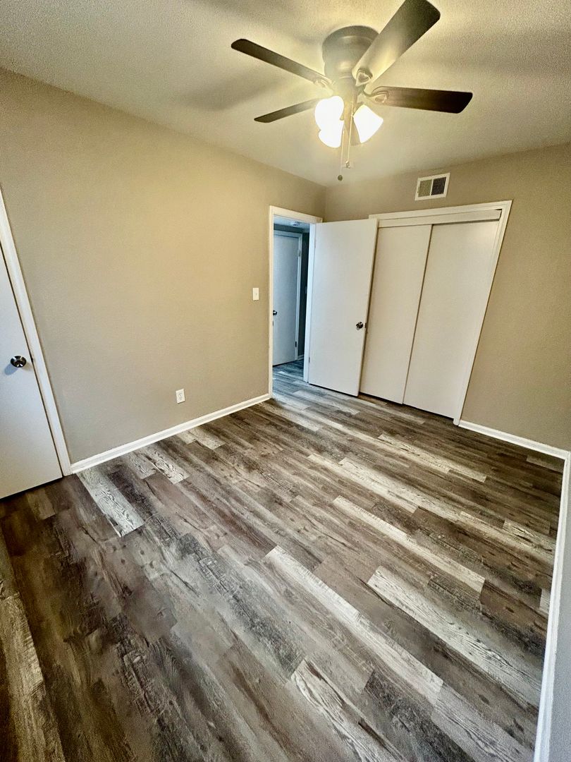 Kansas City Apartment: 1900 N 77th Street