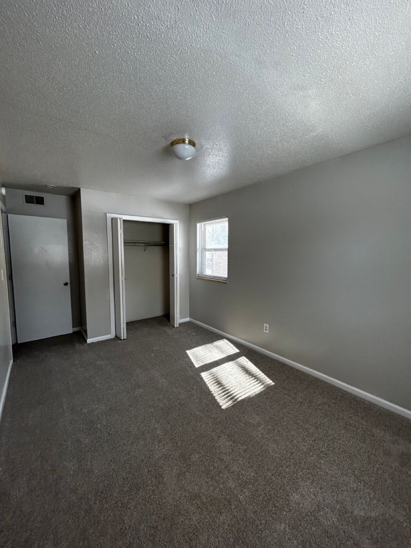 Independence Apartment: 1409 W Maple Ave