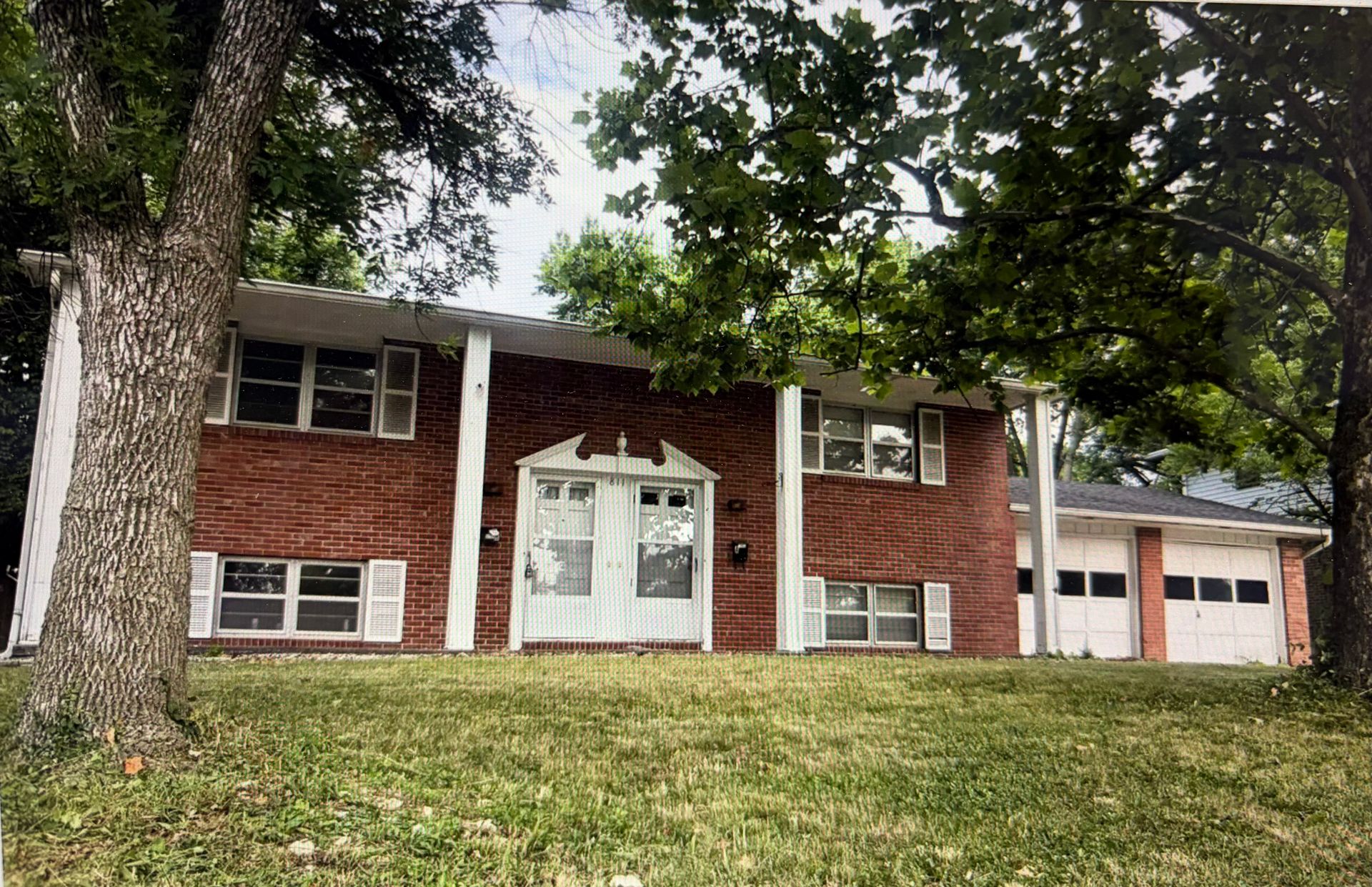 811 South Fairview Road