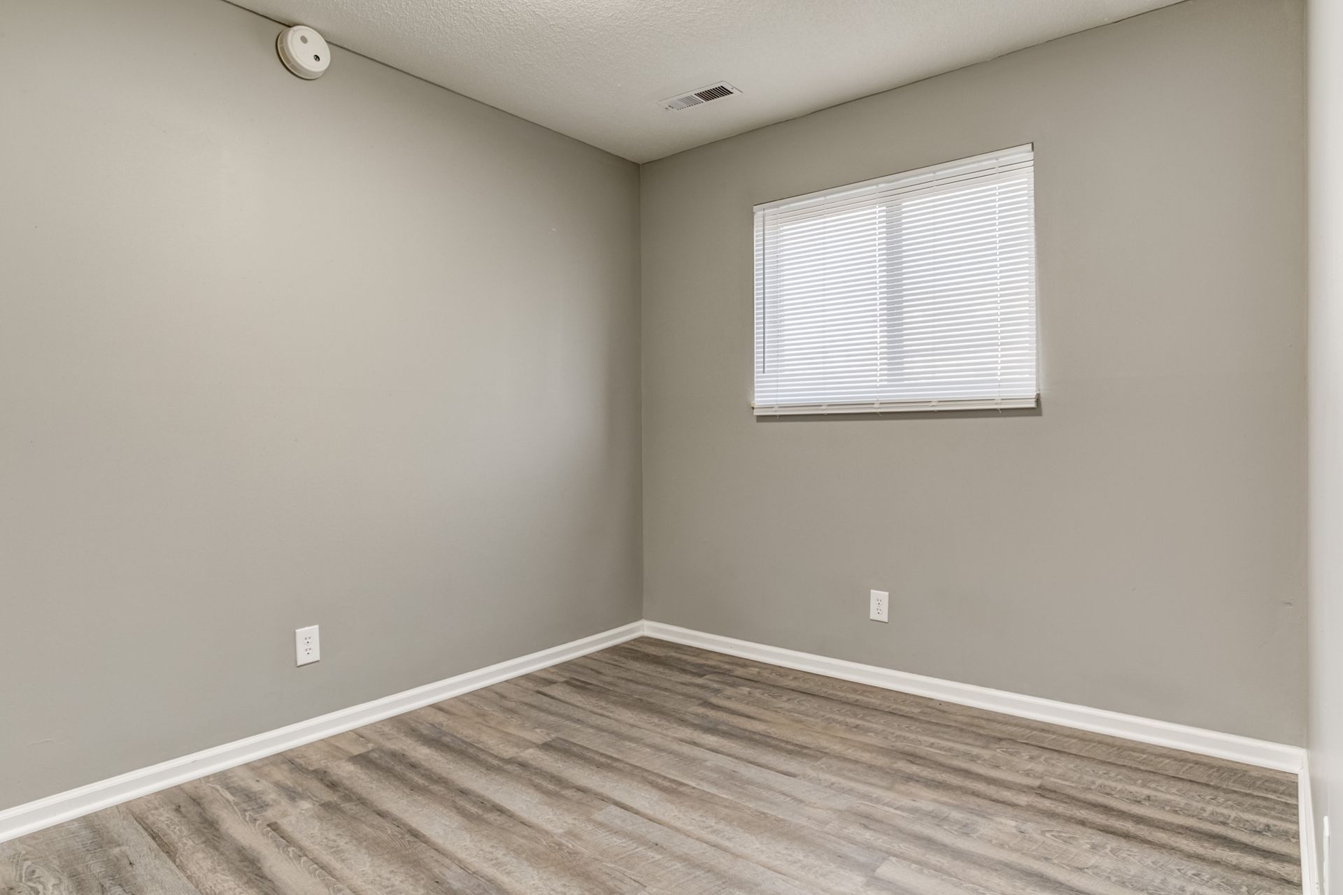 3052 N 58th St photo 2