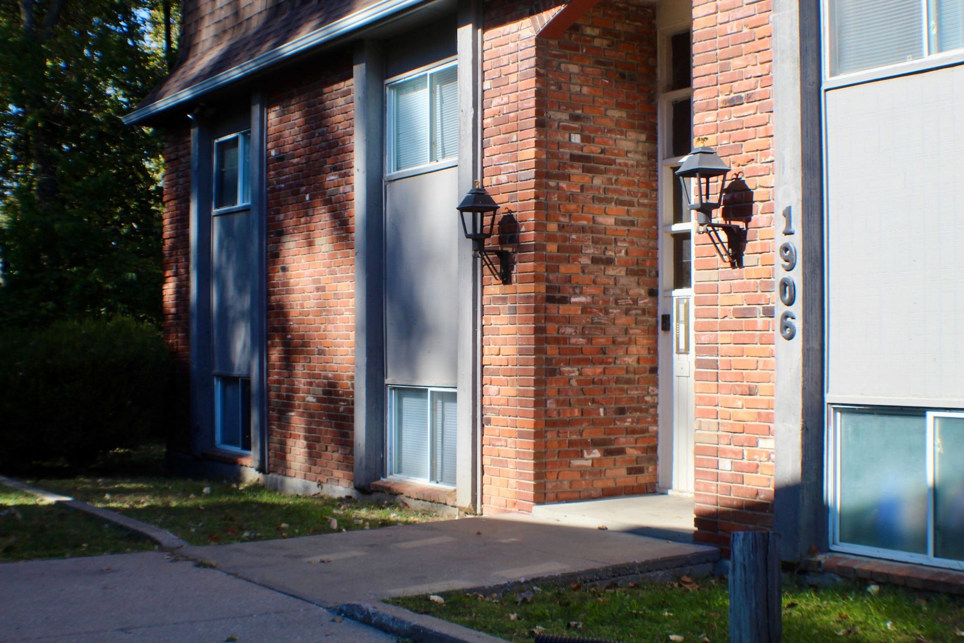 1906 N 77th Street photo 3