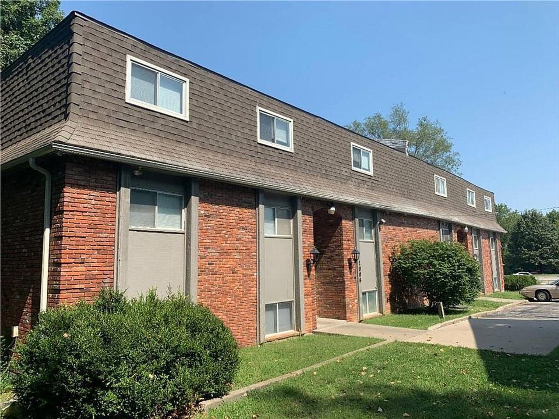 Kansas City Apartment: 1908 N 77th Street