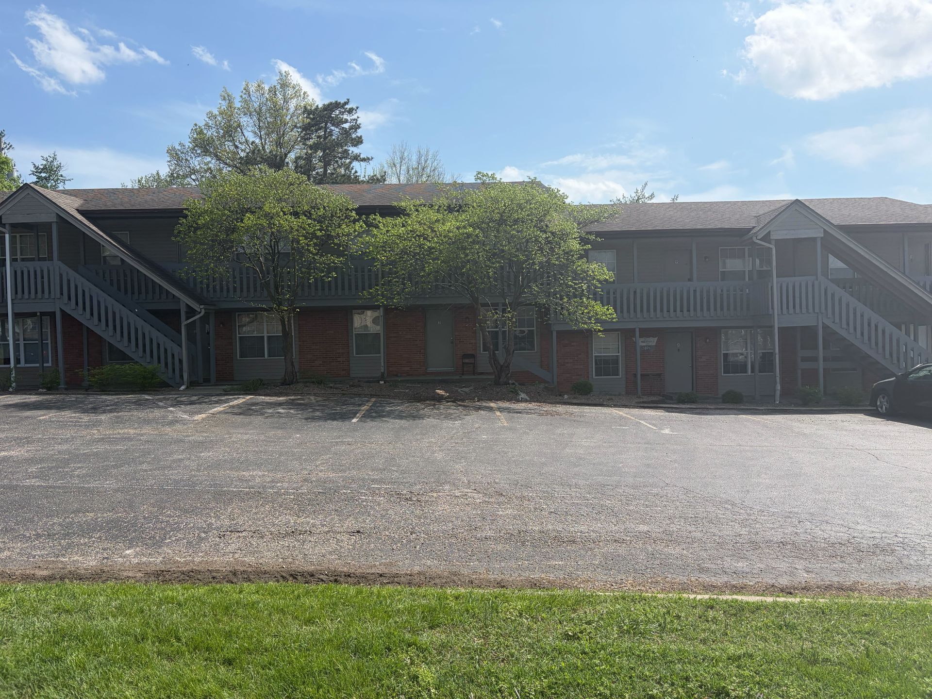 2406 Whitegate Drive photo 2