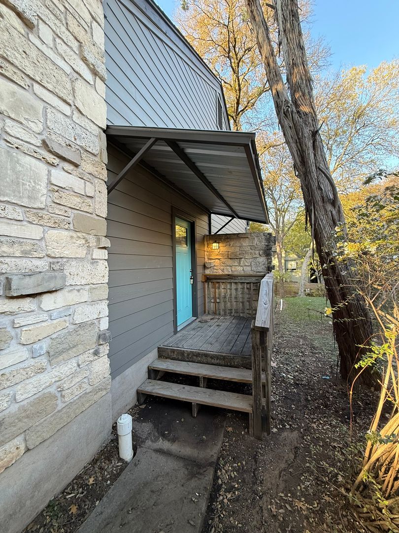 Austin Apartment: 1606 Waterloo Trl