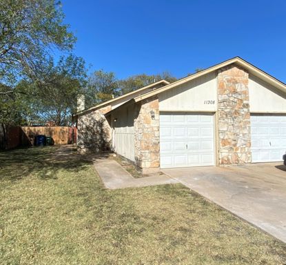 READY FOR IMMEDIATE MOVE-IN - GREAT LOCATION! **2wks free rent qualified app & lease through 5/31/27** – photo 1