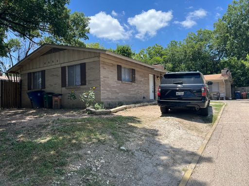 ** FREE RENT W/ 1 OR 2 YR LEASE w/ qualified app - call for details: 78758 - 2 bedroom – photo 1