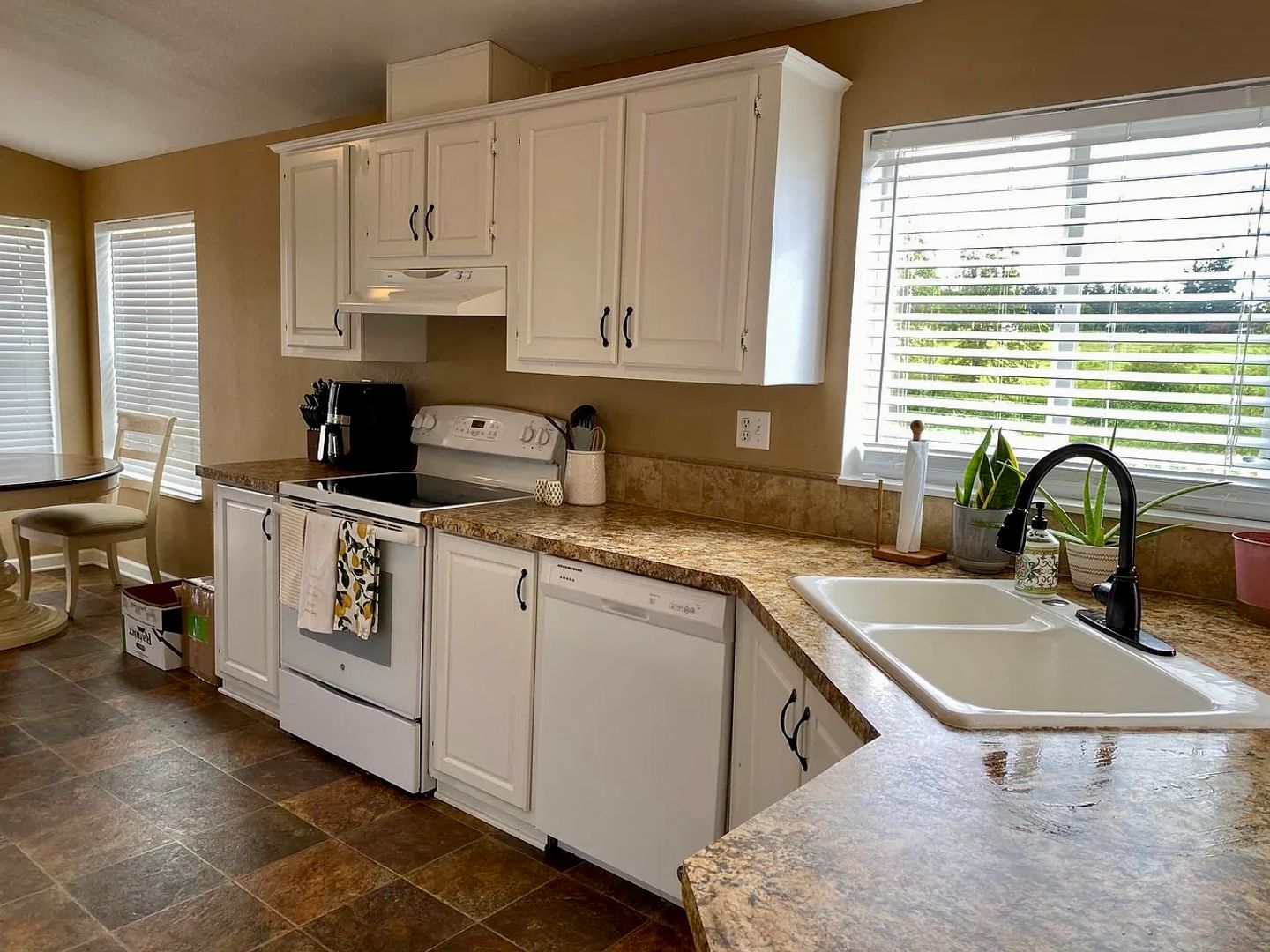 Oregon City House: 13680 Mueller Road