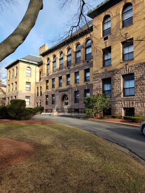 585 Main Street, 204