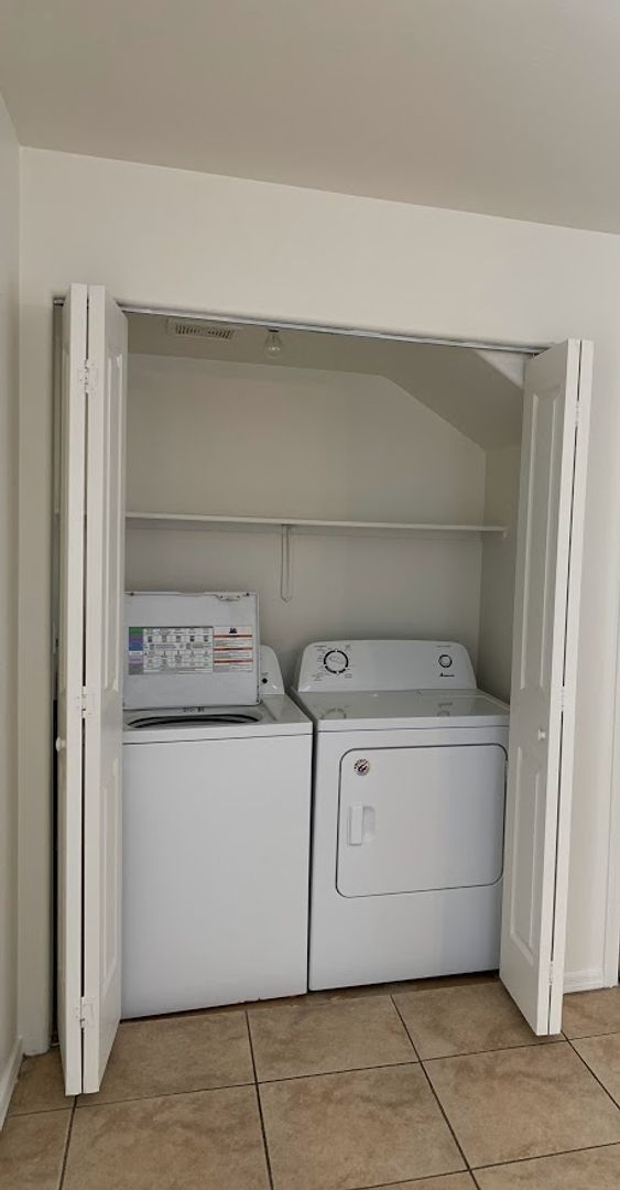 Laundry room at Rincalina On Speedway (2 of 2)
