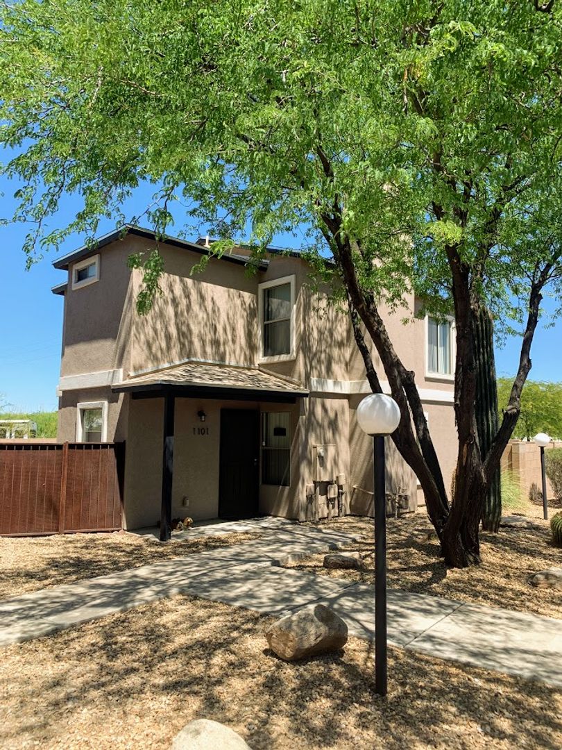 Tucson Apartment: 8980 E Speedway