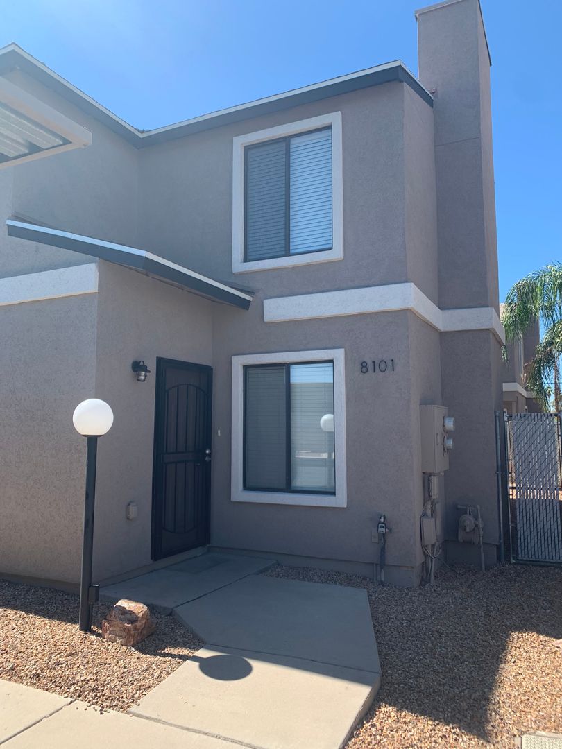 Tucson Apartment: 9111 E Broadway