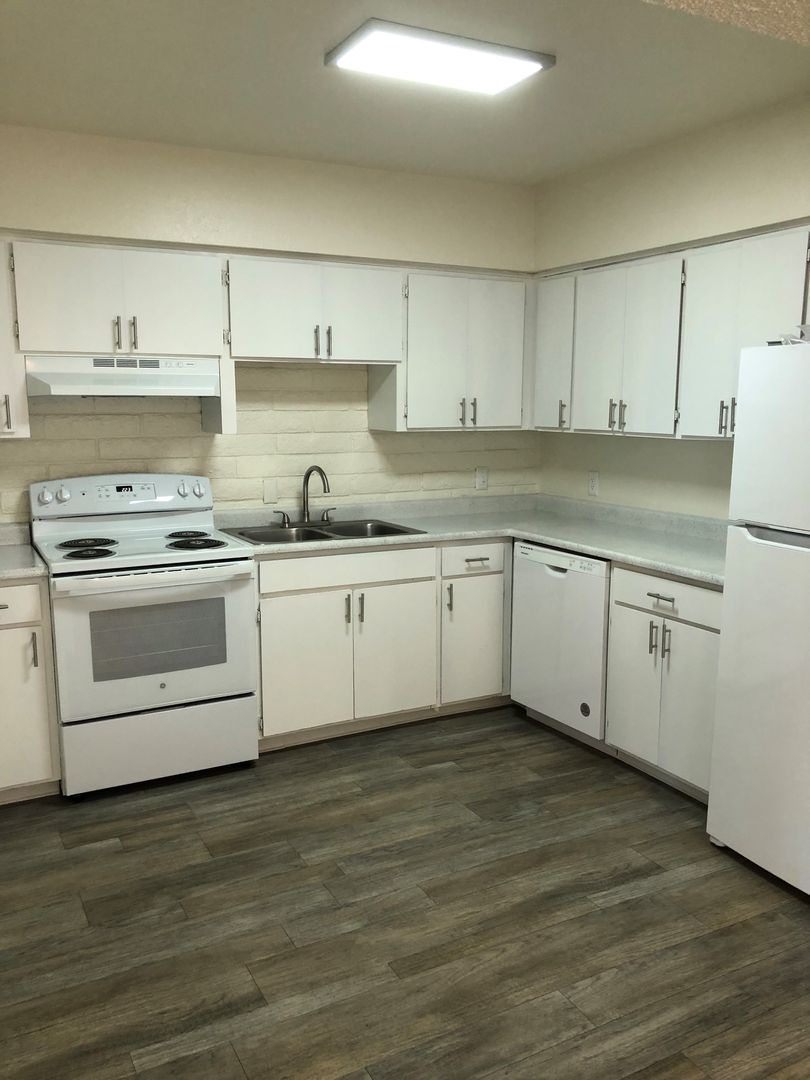 Tucson Apartment: 9009 E Broadway