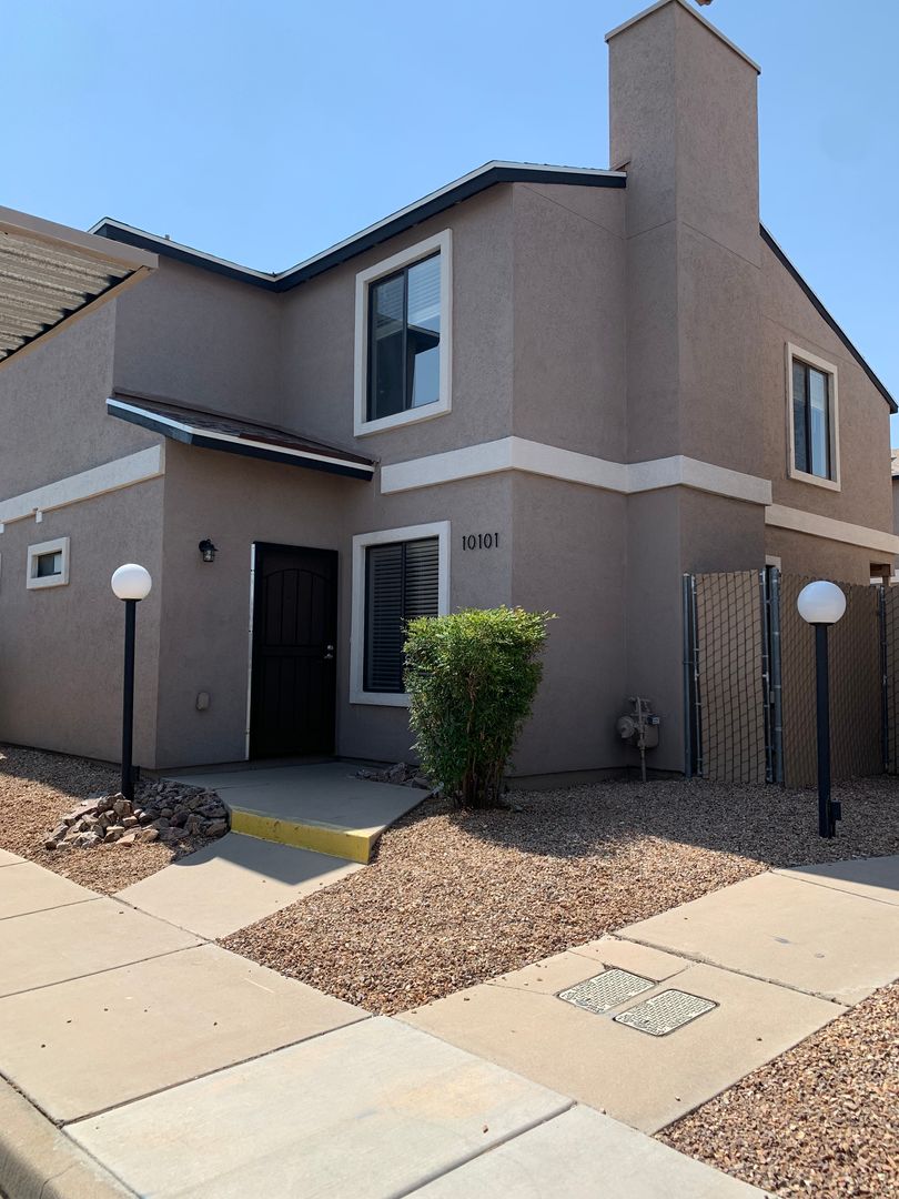 Tucson Apartment: 9111 E Broadway