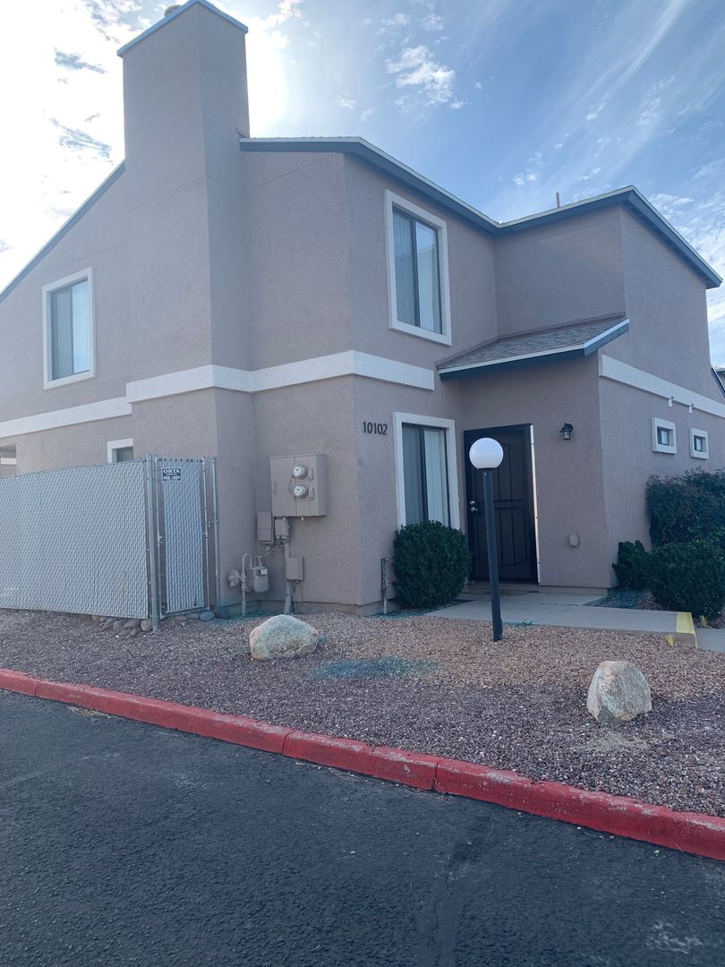 Tucson Apartment: 9111 E Broadway