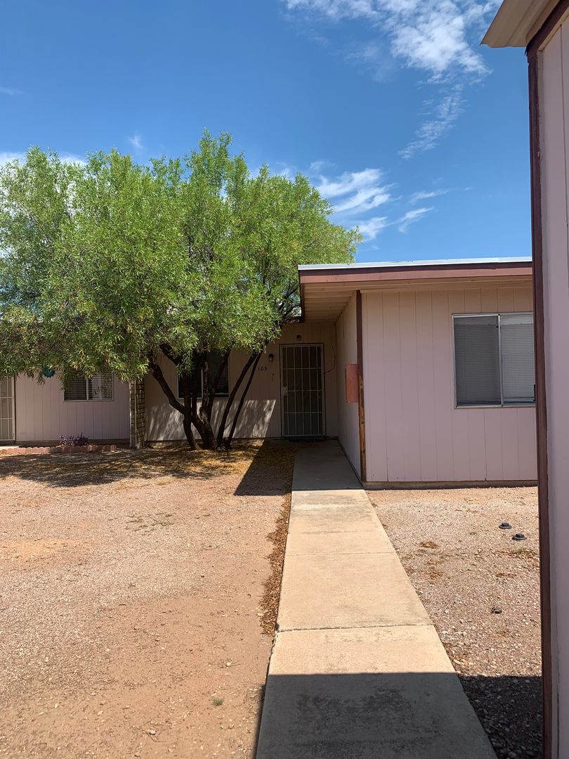 Tucson Apartment: 9009 E Broadway