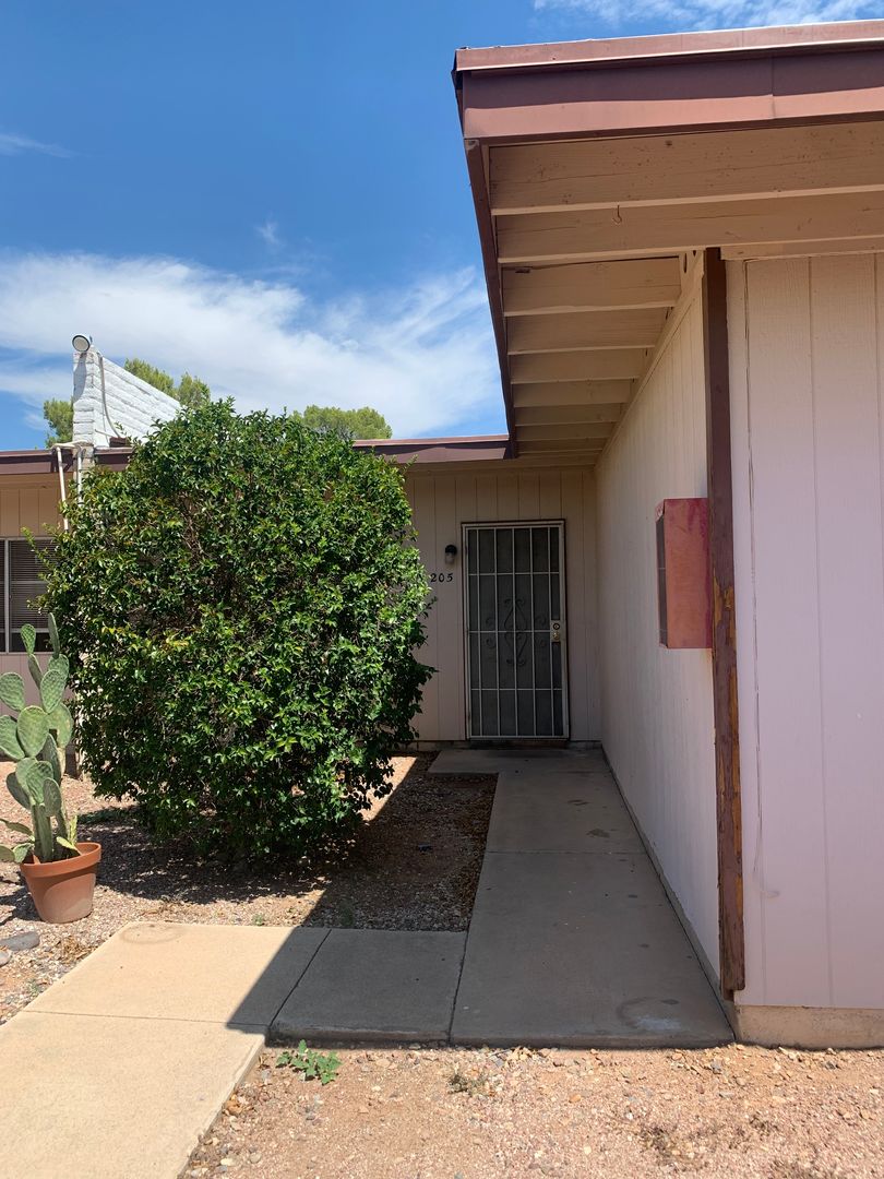 Tucson Apartment: 9009 E Broadway Blvd - 205