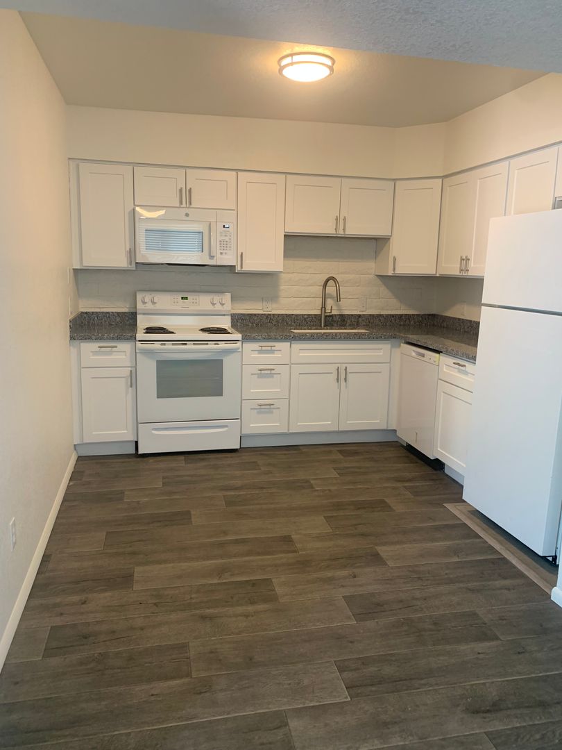 Tucson Apartment: 9009 E Broadway