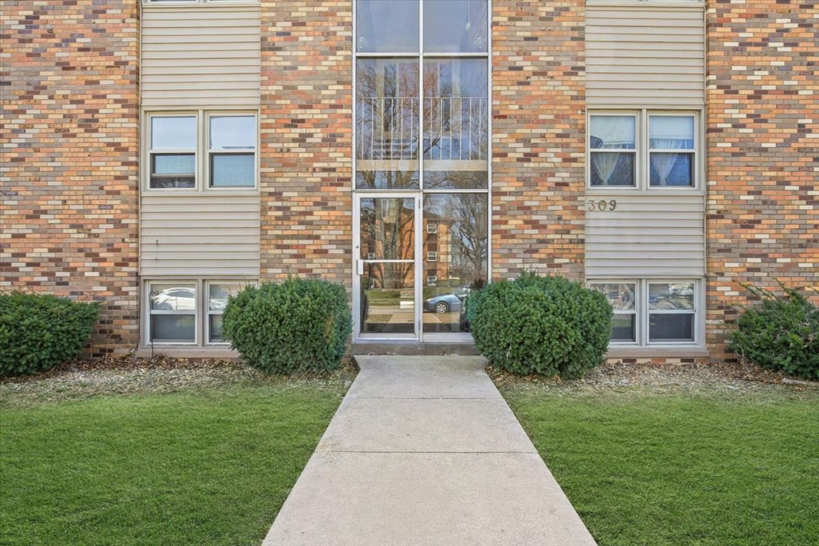 Bloomington Apartment: 309-311 Robinhood