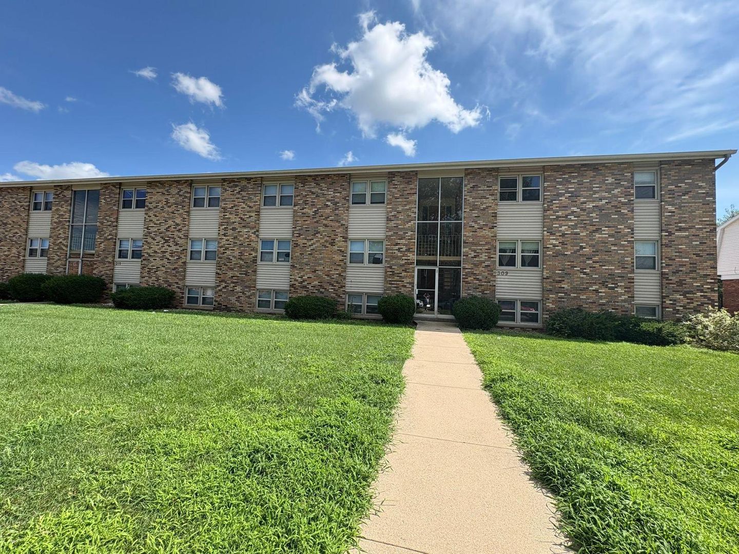 Bloomington Apartment: 309-311 Robinhood